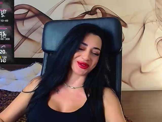NaomiScarlett, en directo ahora en BongaCams