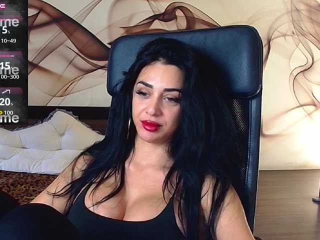 le modèle NaomiScarlett est en webcam porno dans un show sur le site bongacams, il possède les tags suivants: White/Caucasian,Brunette,Shaved