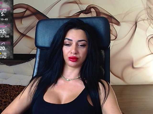 NaomiScarlett, en directo ahora en BongaCams
