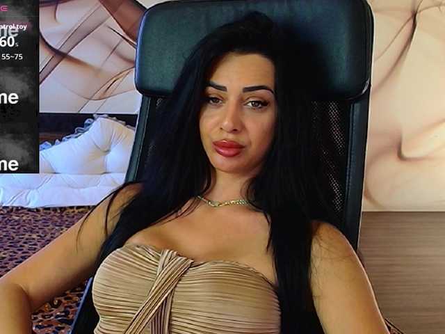 le modèle NaomiScarlett est en webcam porno dans un show sur le site bongacams, il possède les tags suivants: White/Caucasian,Brunette,Shaved