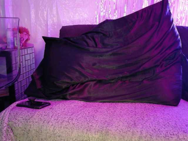 Midnightrose11 live cam