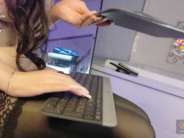 Midnightrose11, live now on BongaCams