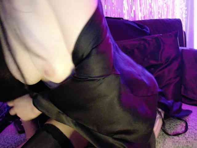 Midnightrose11 webcam
