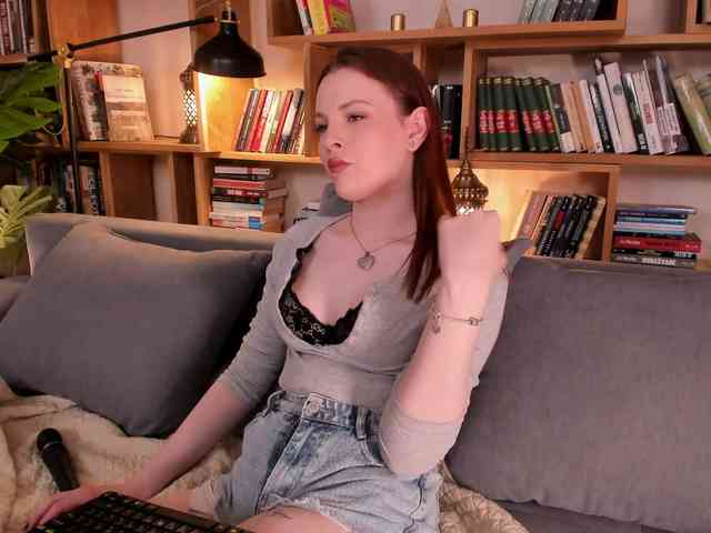 April-Avery Live Webcam on BongaCams