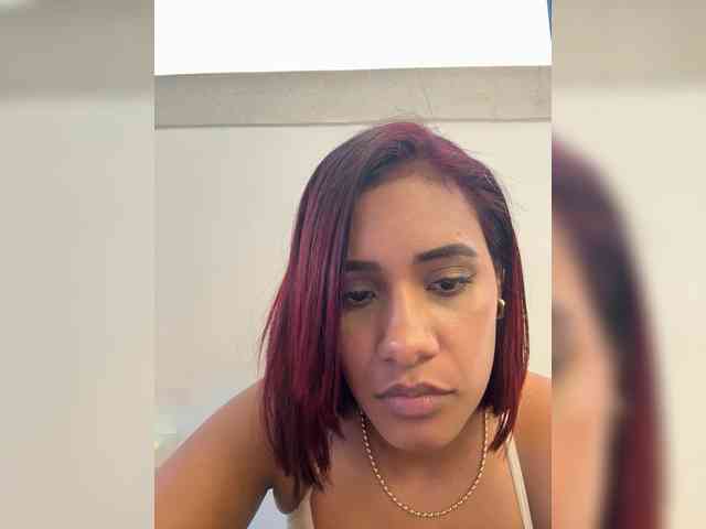 DollyBrowncc webcam