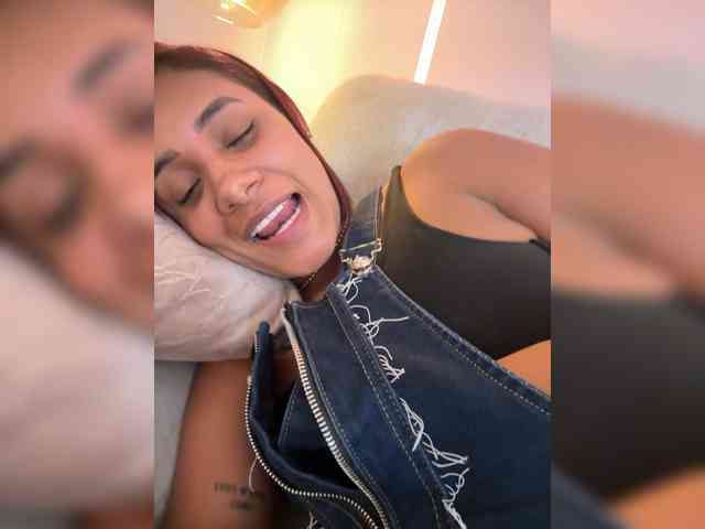 DollyBrowncc webcam