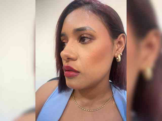 DollyBrowncc webcam