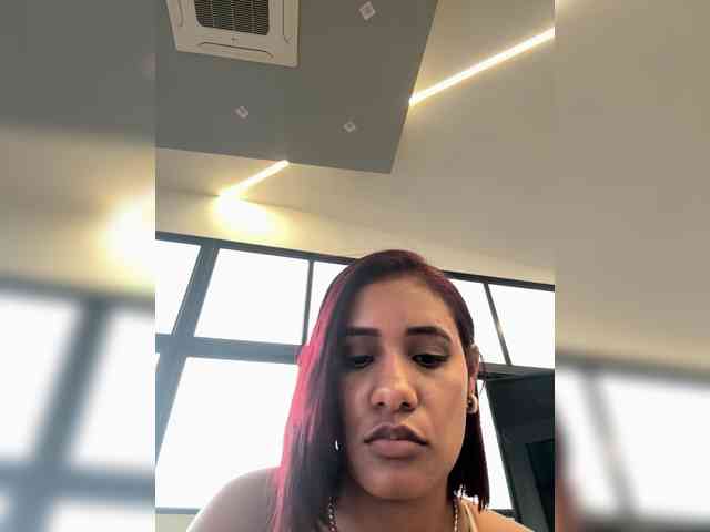 DollyBrowncc webcam
