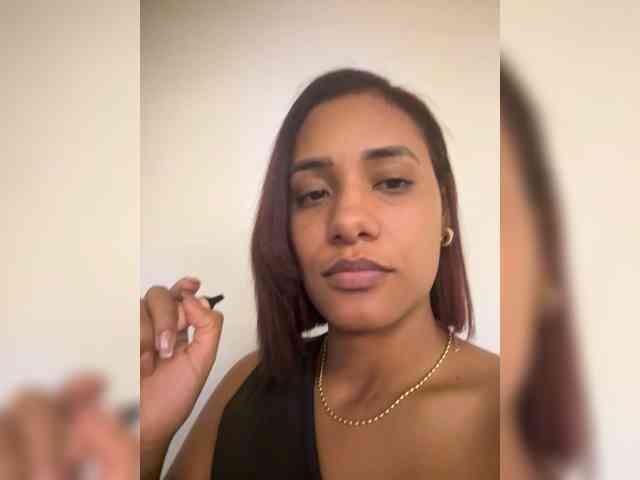 DollyBrowncc webcam