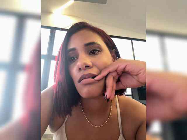 DollyBrowncc webcam