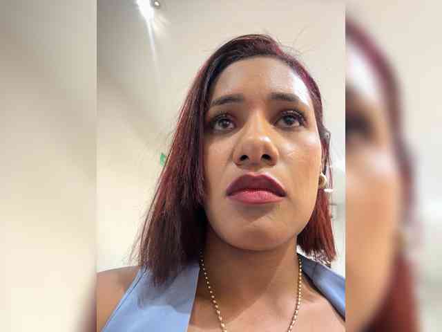 DollyBrowncc webcam