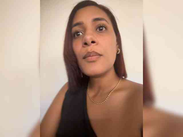 DollyBrowncc webcam