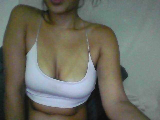 redgirlpum live cam on BongaCams