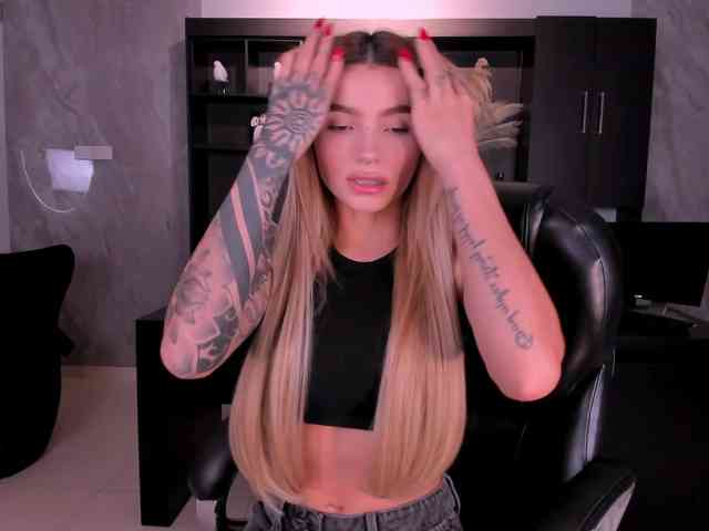 LexieWayne webcam