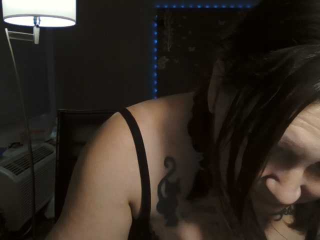 Adelaideskyy live cam on BongaCams