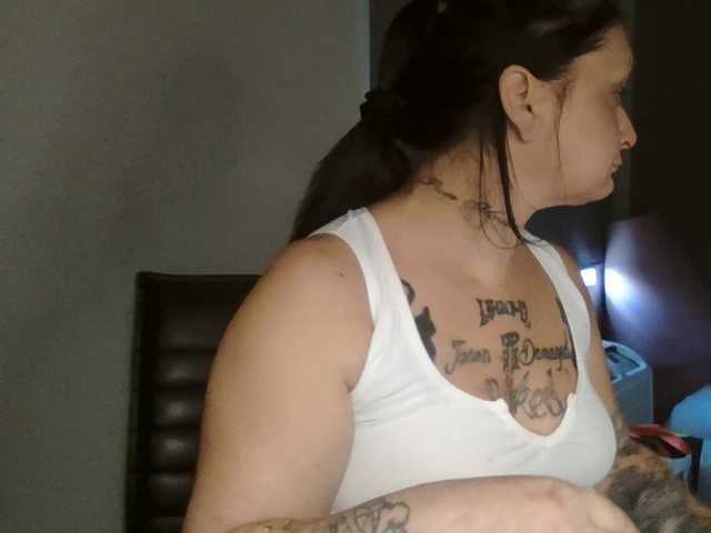 Adelaideskyy live cam on BongaCams