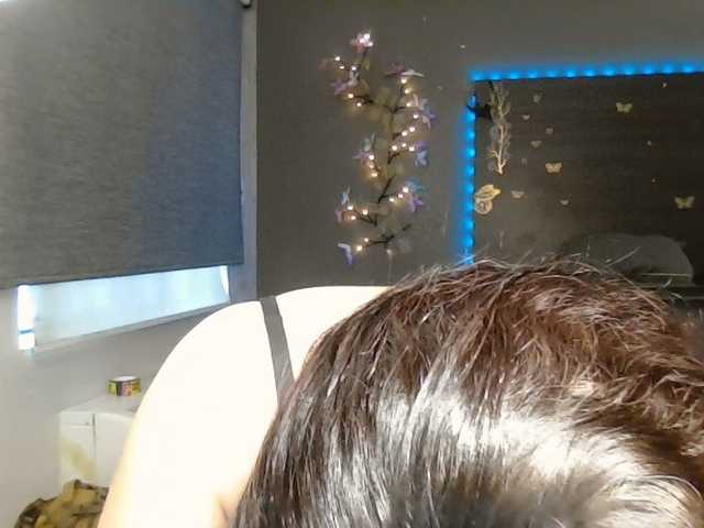 Adelaideskyy — live female cam