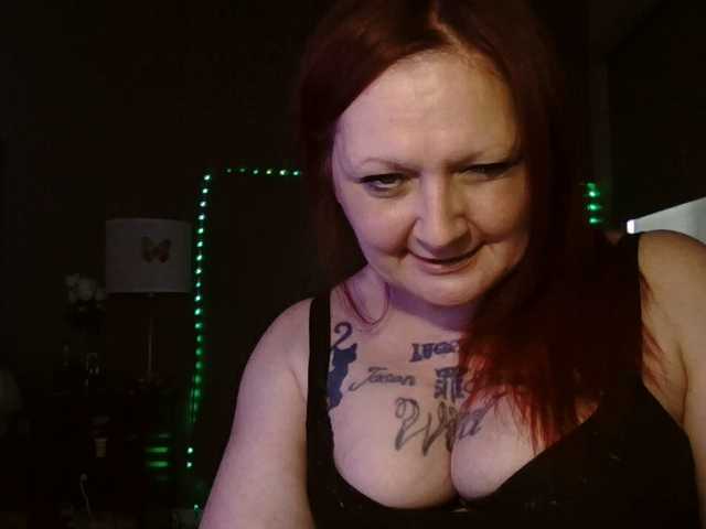 Adelaideskyy's BongaCams show and profile