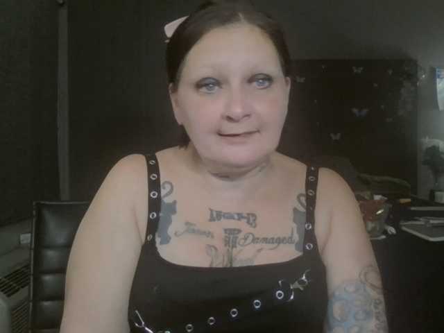 Adelaideskyy, en directo ahora en BongaCams