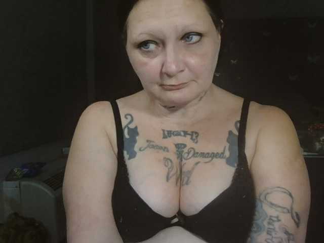 Adelaideskyy, en directo ahora en BongaCams