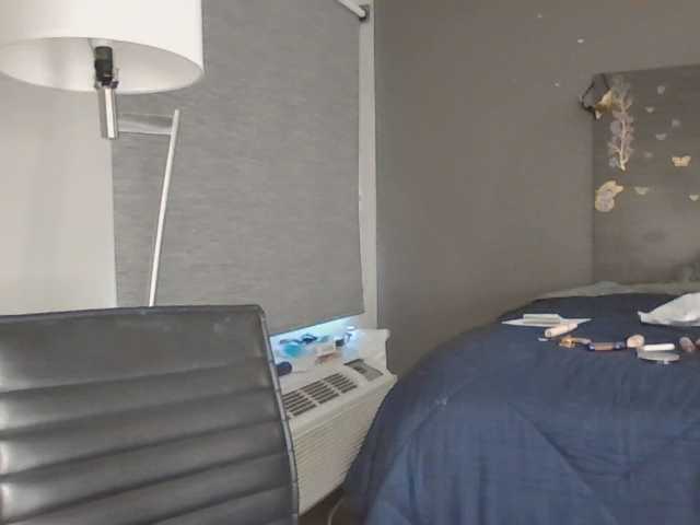 Adelaideskyy live cam on BongaCams