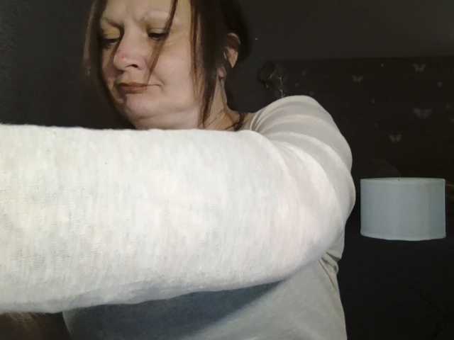 Adelaideskyy, en directo ahora en BongaCams