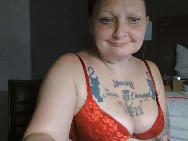 Adelaideskyy live cam on BongaCams