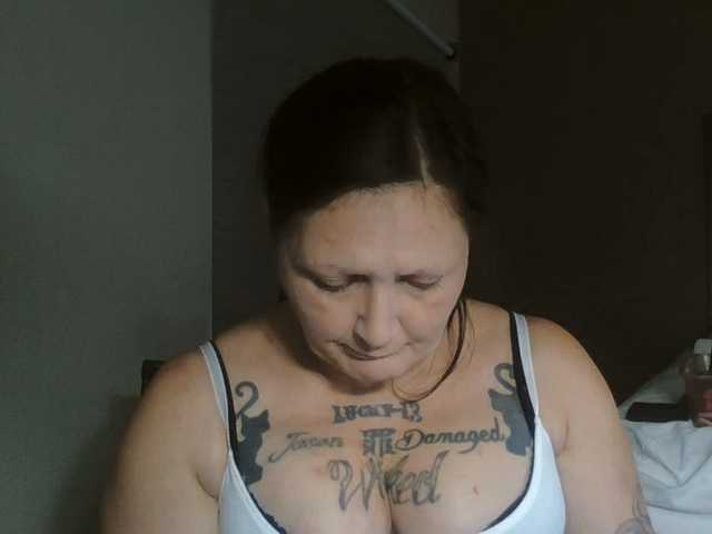 Adelaideskyy live cam on BongaCams