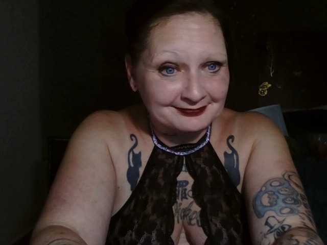 Adelaideskyy live cam on BongaCams