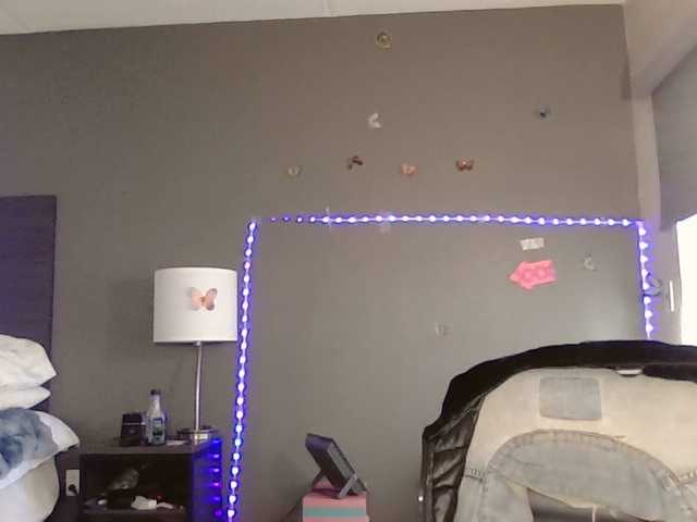 Adelaideskyy's BongaCams show and profile