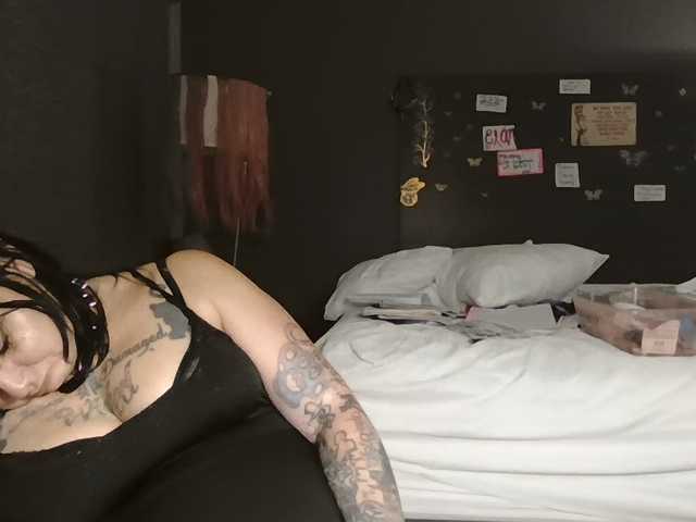 Adelaideskyy live cam on BongaCams