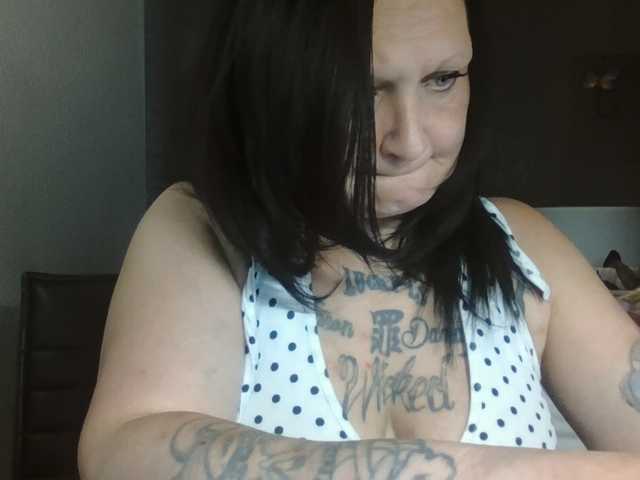 Adelaideskyy live cam on BongaCams