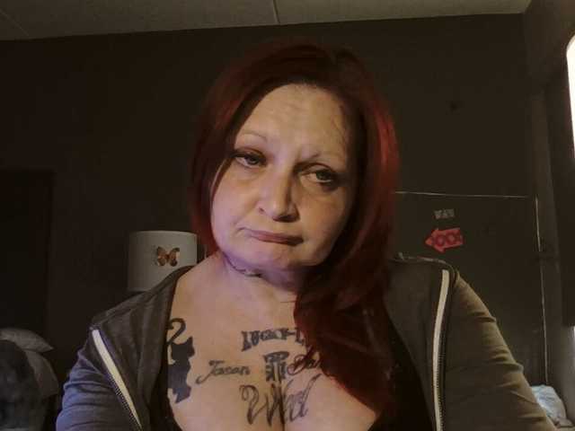 Adelaideskyy's BongaCams show and profile