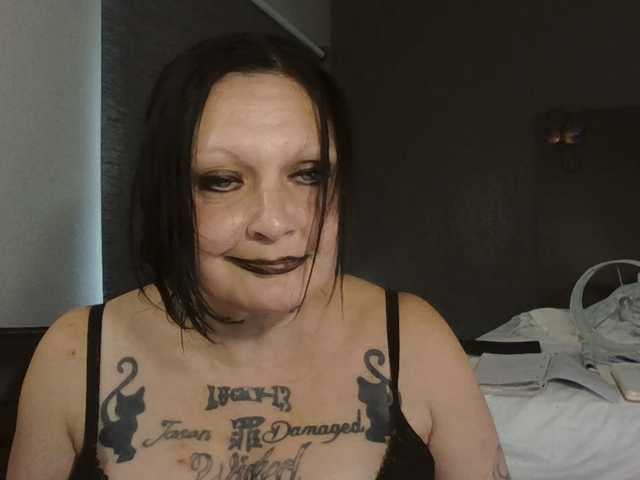 Adelaideskyy live cam on BongaCams