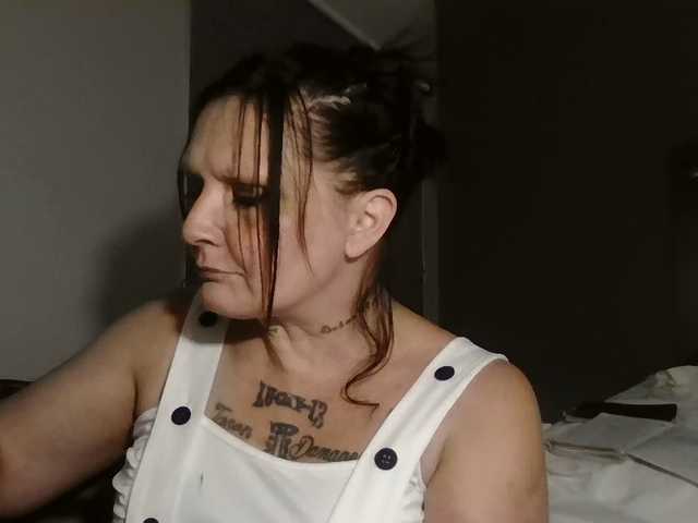Adelaideskyy live cam on BongaCams