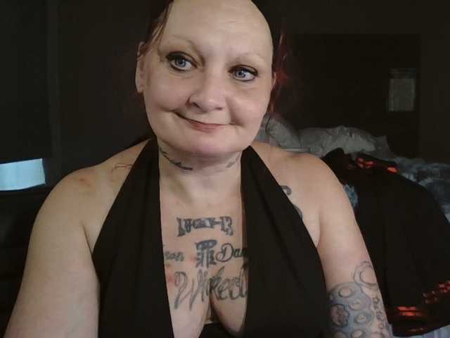 Adelaideskyy live cam on BongaCams