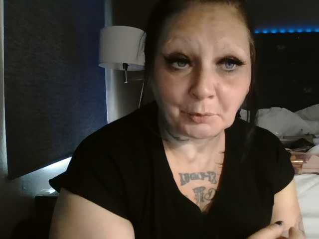 Adelaideskyy live cam on BongaCams