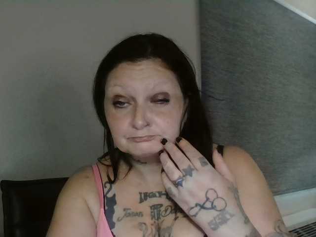 Adelaideskyy live cam on BongaCams
