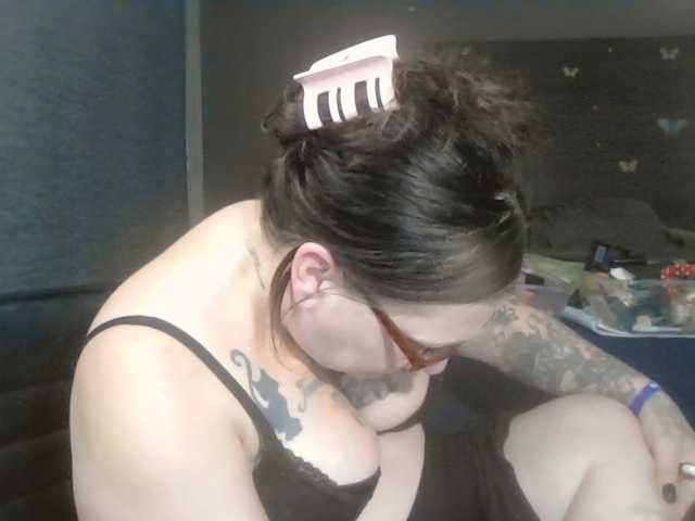 Adelaideskyy, live now on BongaCams