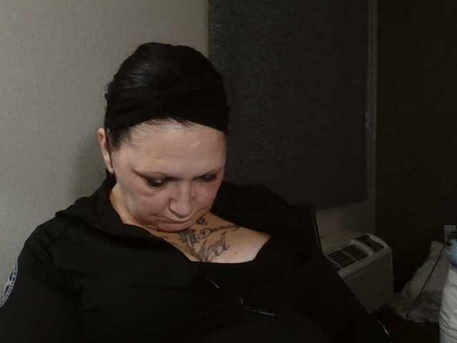 Adelaideskyy live cam on BongaCams