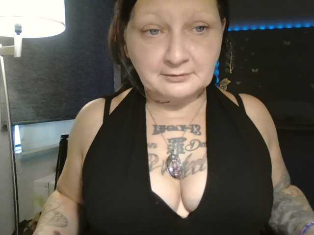 Adelaideskyy — live female cam
