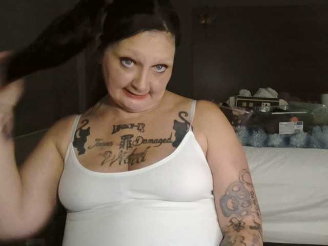 Adelaideskyy live cam on BongaCams
