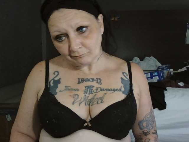 Adelaideskyy live cam on BongaCams