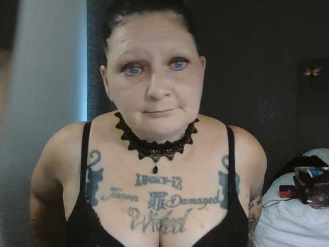 Adelaideskyy live cam on BongaCams