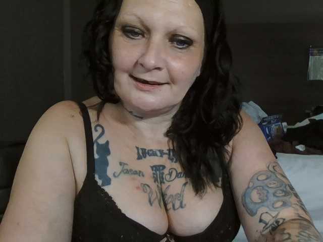 Adelaideskyy live cam on BongaCams
