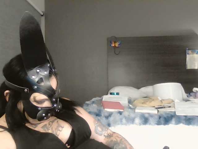 Adelaideskyy live cam on BongaCams