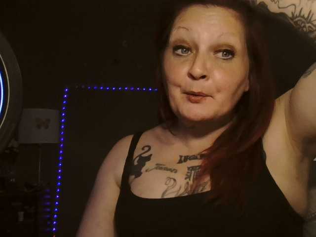 Adelaideskyy's BongaCams show and profile