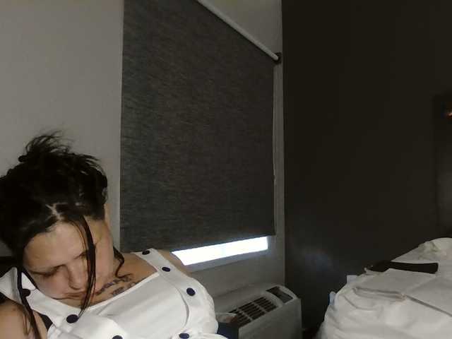 Adelaideskyy live cam on BongaCams