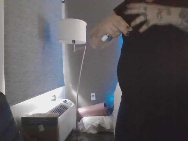 Adelaideskyy live cam on BongaCams