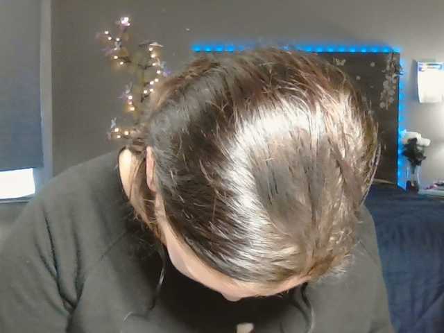 Adelaideskyy — live female cam